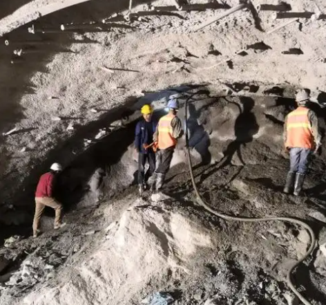 良庆拱顶带模注浆料的施工流程及注意事项